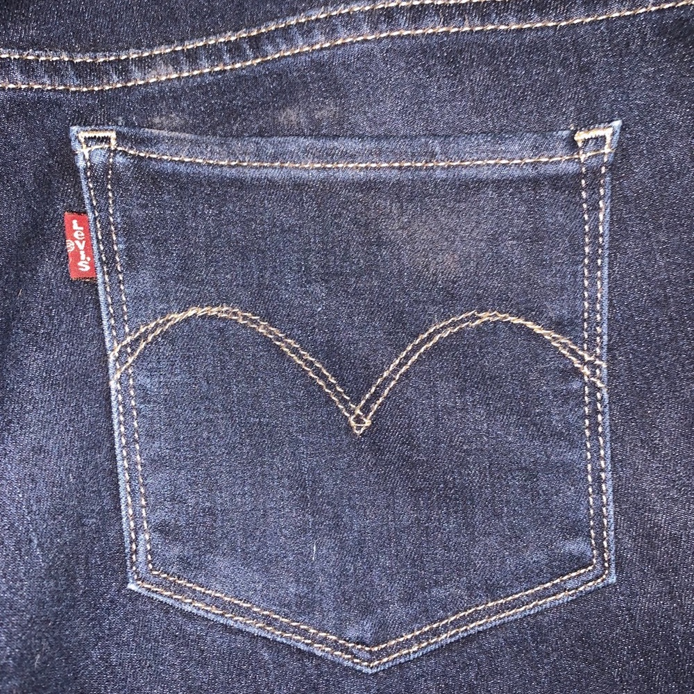 LEVI JEANS!! size 16/33
